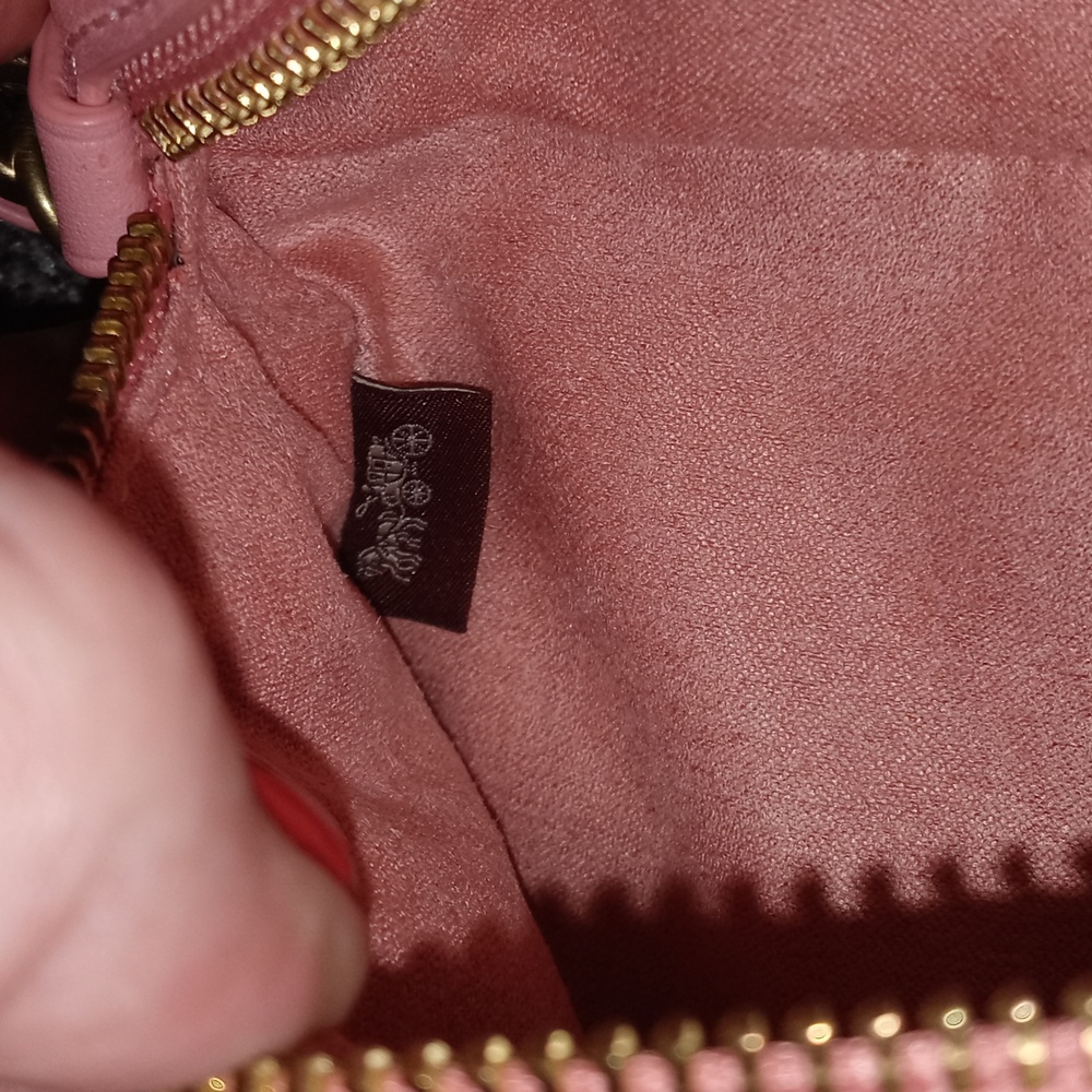 ๐๏ธ ๐HTF Coach๐ - Quilted Chain Belt Bag - Picture 10 of 15